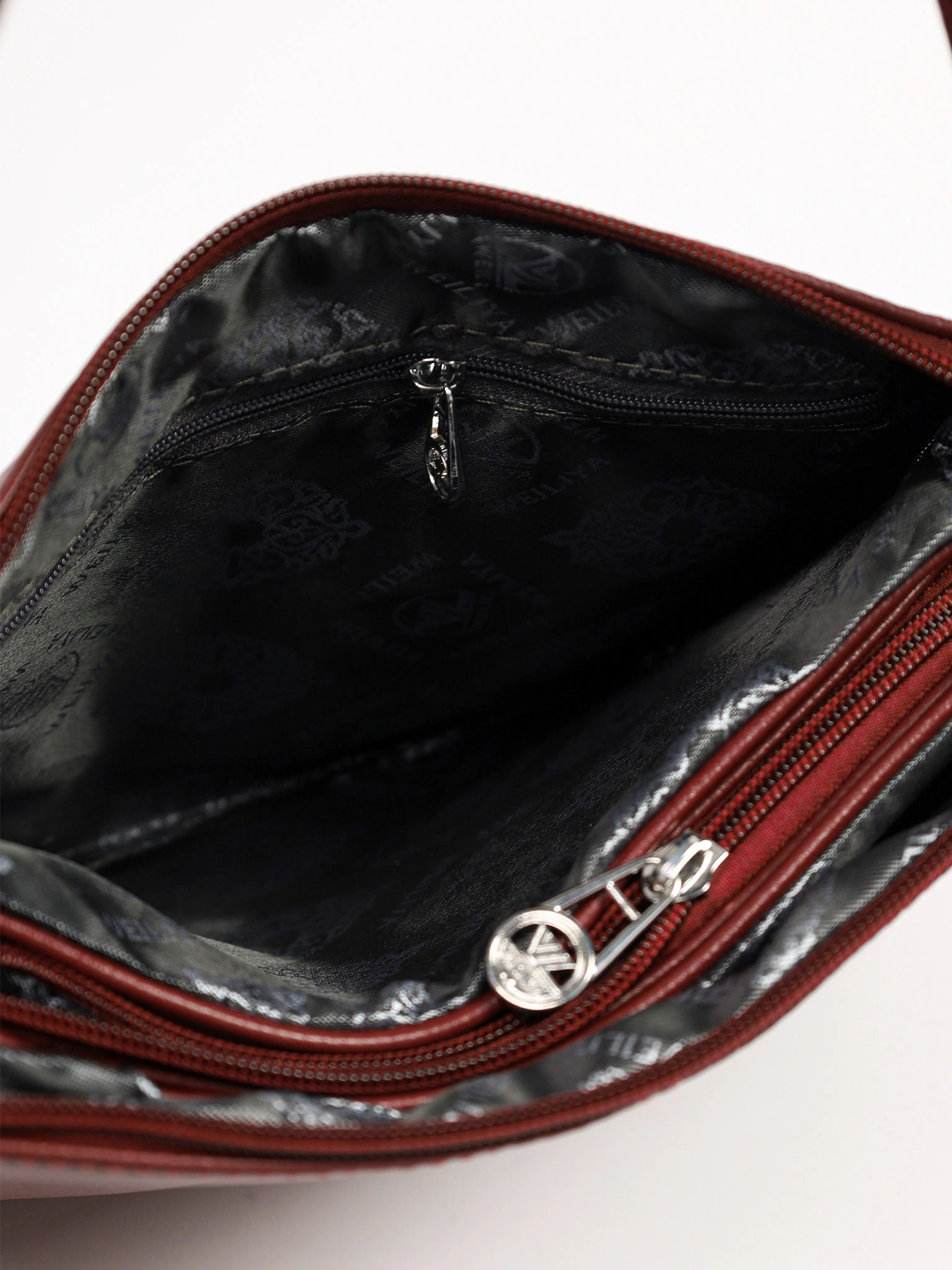 Сумка-кроссбоди с декоративным патчем в ассортименте